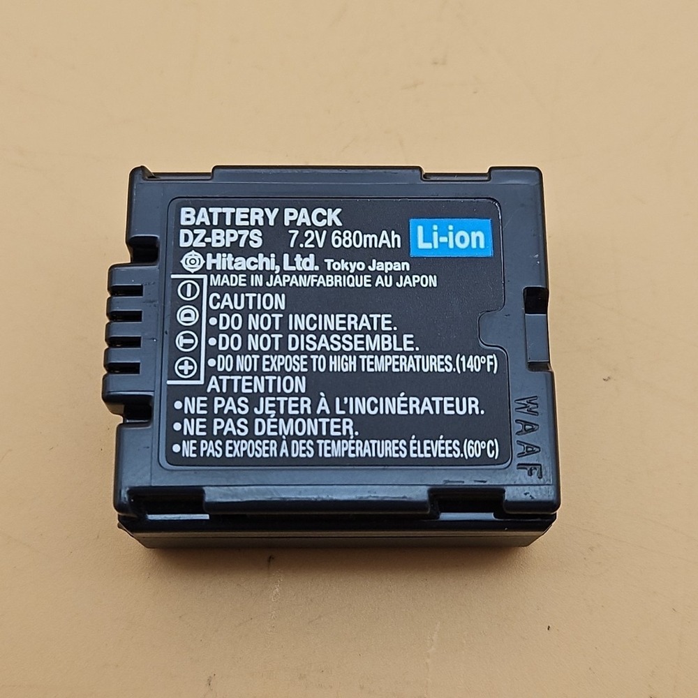 Hitachi Battery Pack DZ-BP7S 7.2v 680mAh Li-ion Camera Battery Genuine OEM